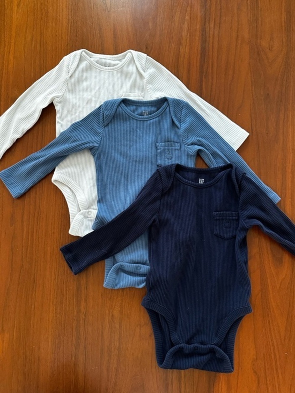 Baby Gap set of 3 Long-Sleeve Ribbed Onesies White, Light Blue, Navy size 12-18